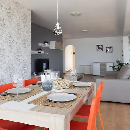 Eden La Paz Willa Sauzal