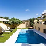 Eden La Paz Villa *